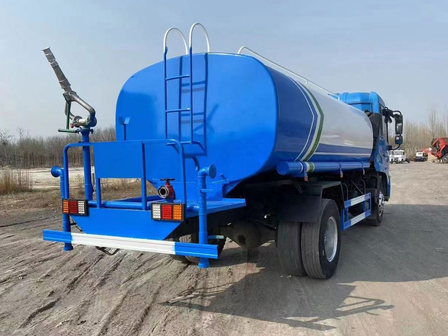 Camión cisterna de agua Dongfeng 12CBM para limpieza de calles