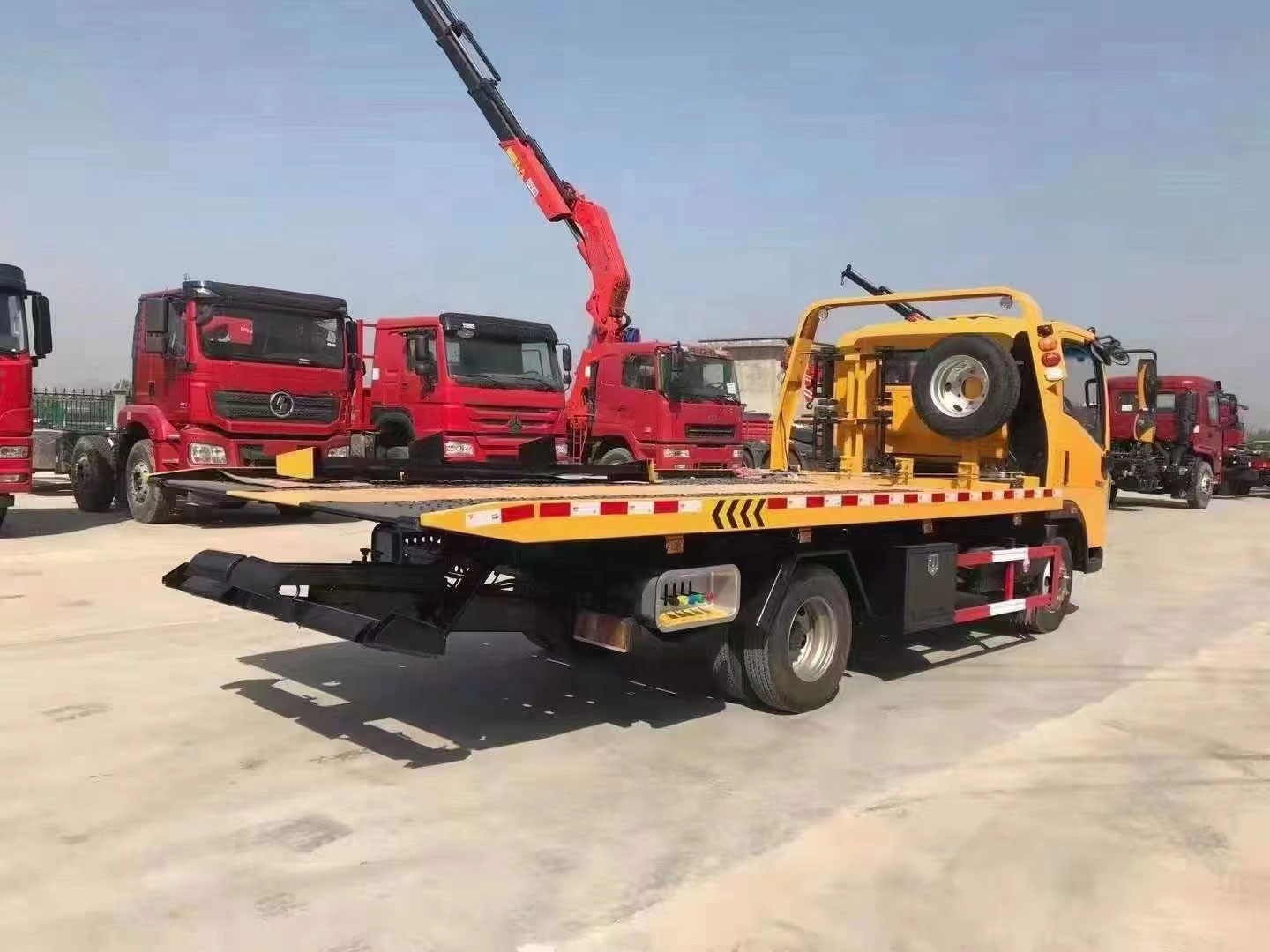 Suministro directo de fábrica de camión de auxilio 4X2 DONGFENG HOWO