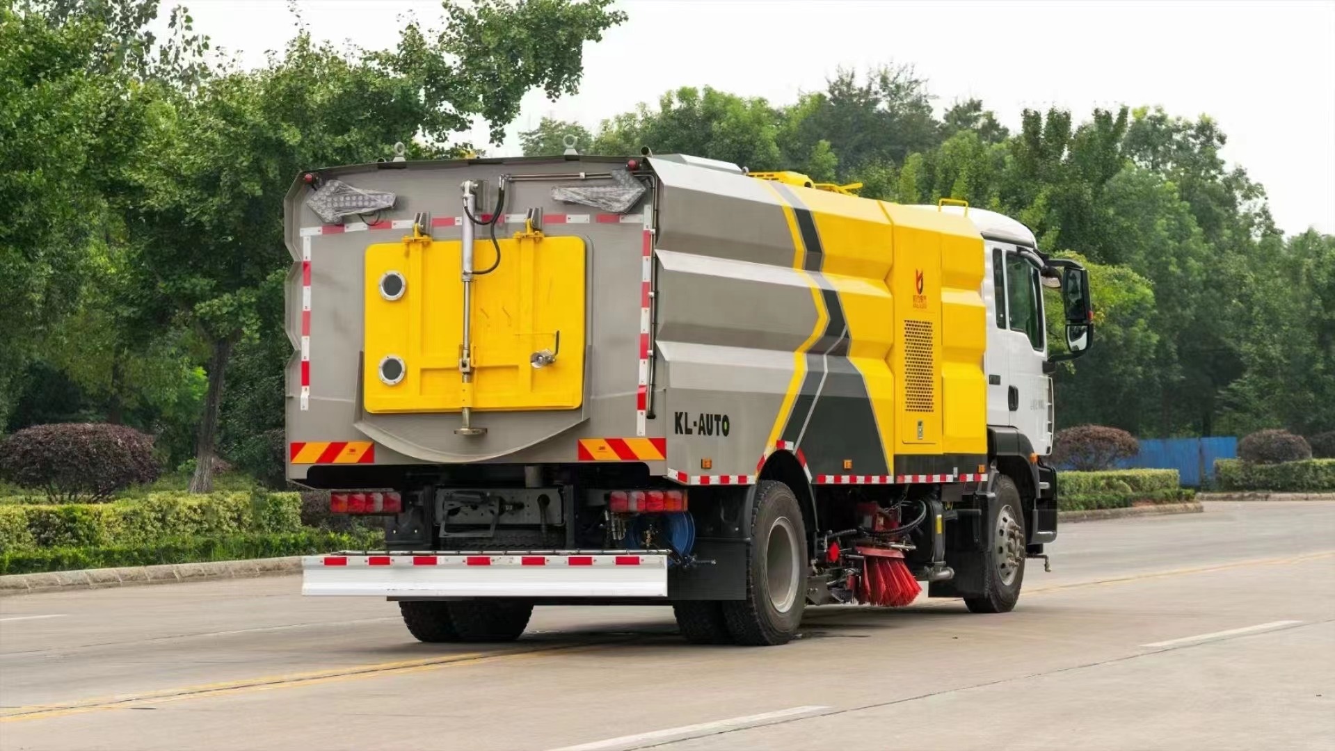 Camión cisterna 4*2 barredora aspiradora de polvo para limpieza de carreteras